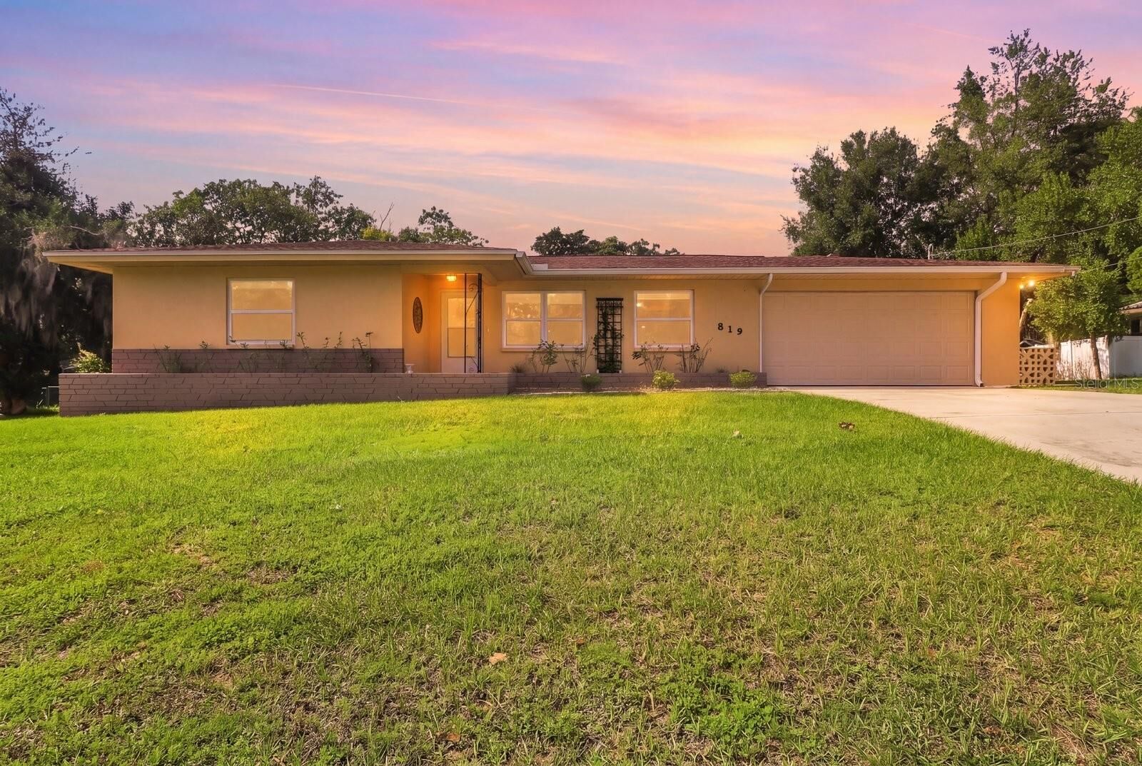 Property Photo: 819 Spruce Street FL 34452