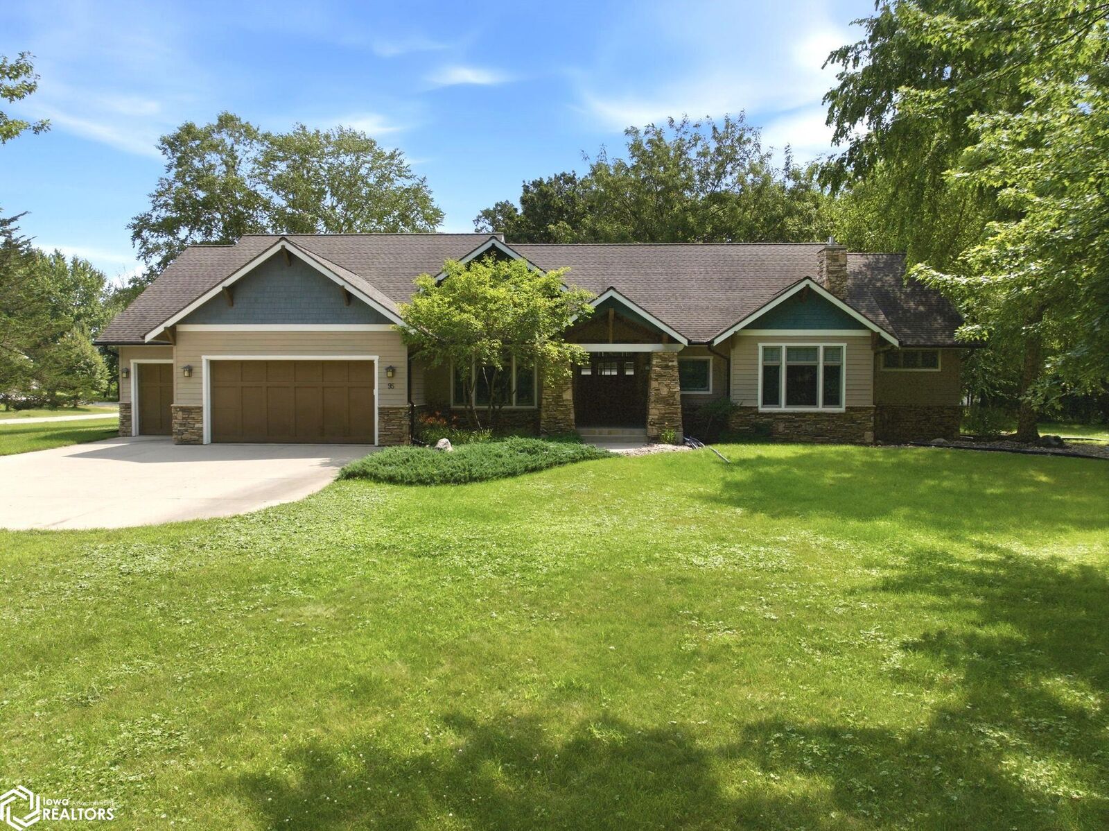 Property Photo:  95 Oak Run Drive  IA 50401 