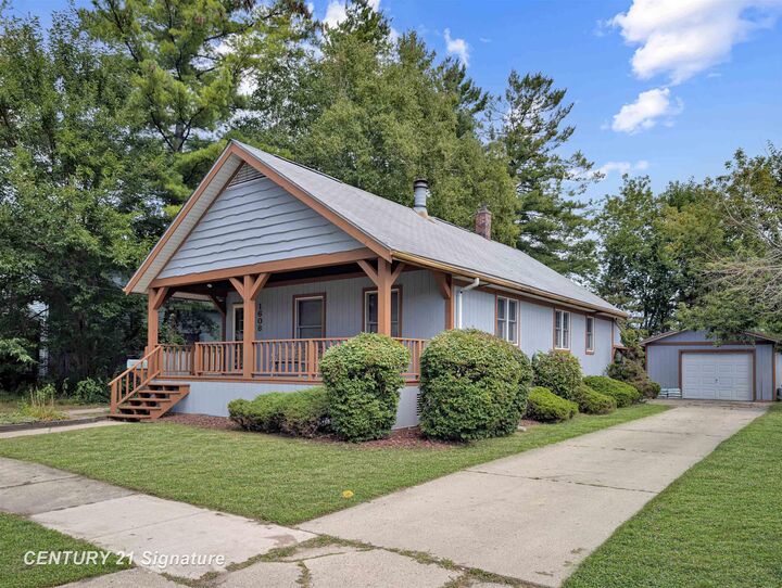 Property Photo:  1608 N Oakley Street  MI 48602 