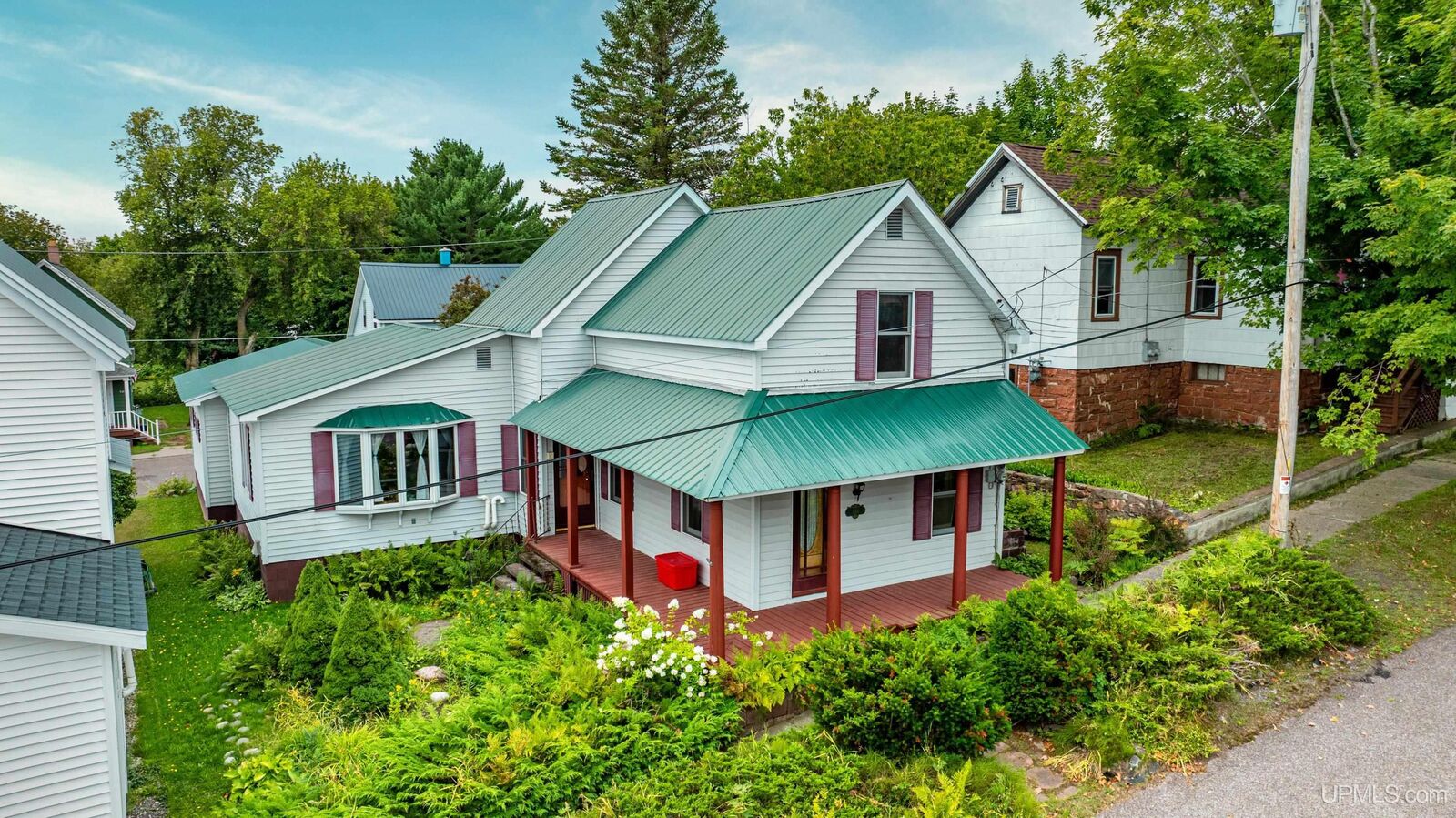 Property Photo:  844 Eighth Street  MI 49945 