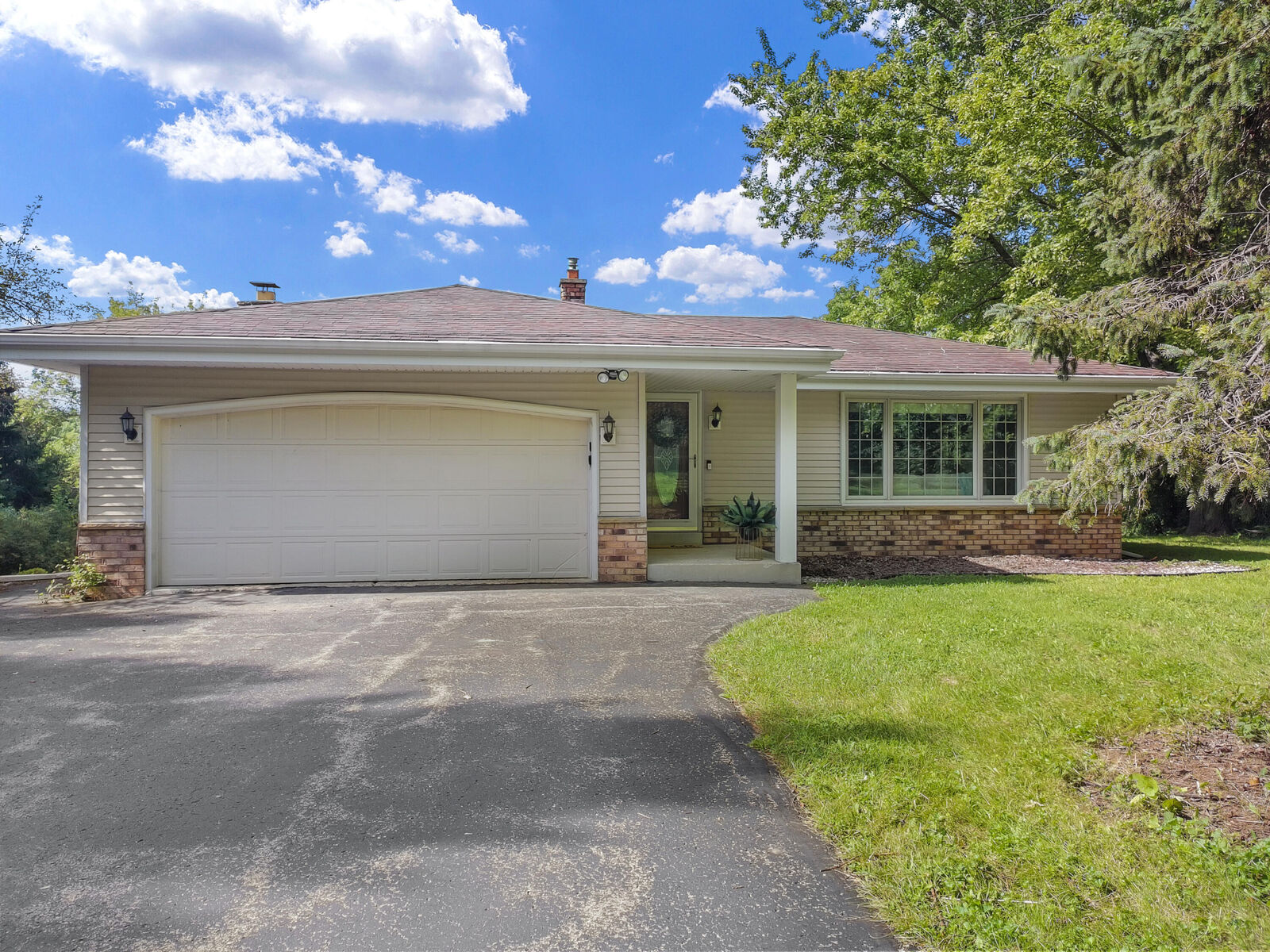 Property Photo:  S25w27059 Winnebago Way  WI 53188 