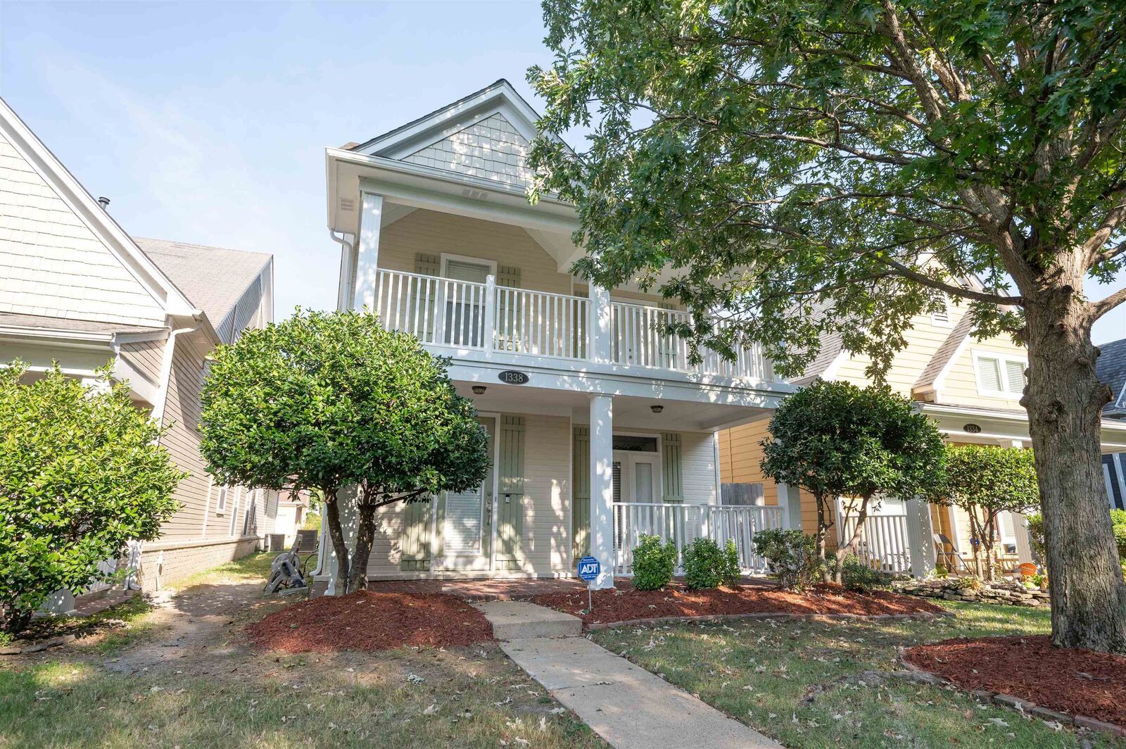 Property Photo:  1338 E Island Pl  TN 38103 