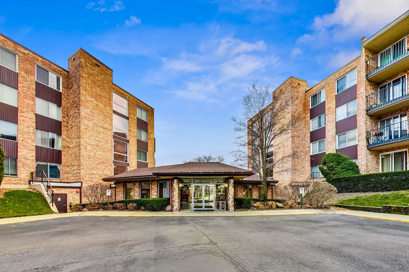Property Photo: 1101 S Hunt Club Drive 204 IL 60056