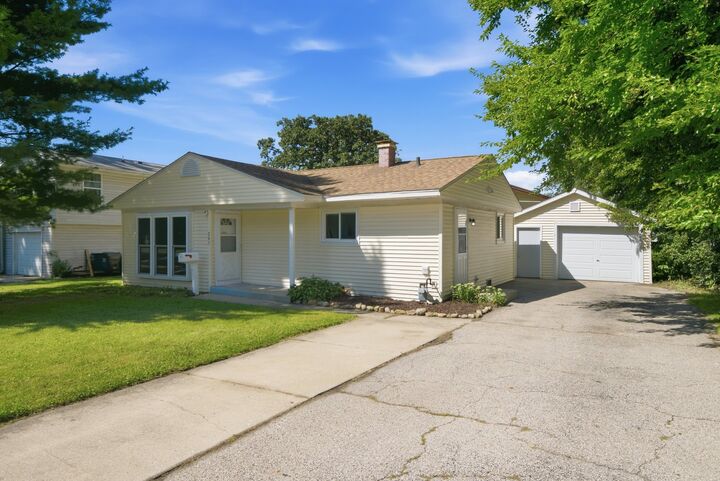 Property Photo: 207 Caddy Avenue IL 60110