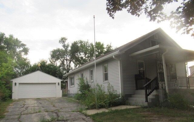 Property Photo: 610 Barry Road IL 61109