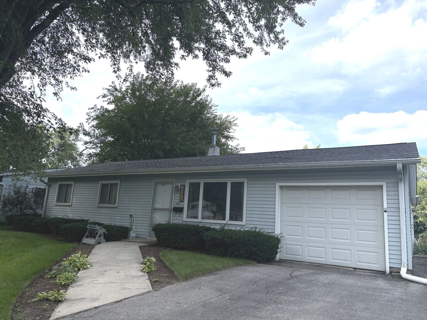 Property Photo:  18610 W Karen Lane  IL 60031 