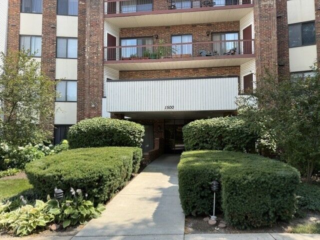 Property Photo:  1500 Harbour Drive 1S  IL 60090 