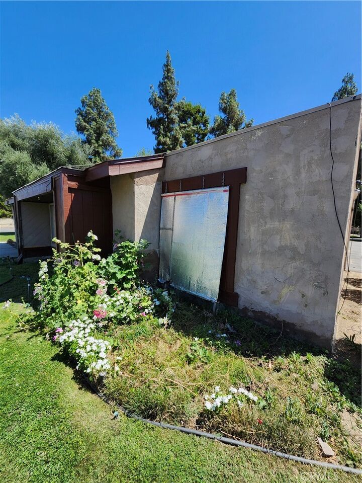 Property Photo: 2100 Pinon Springs Circle A CA 93309