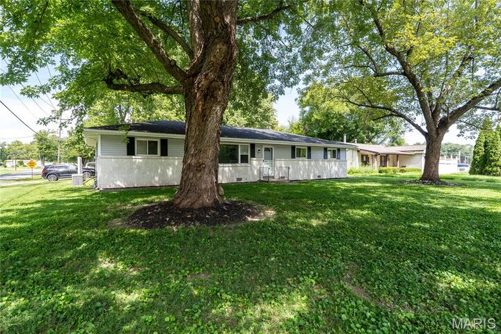 Property Photo: 1201 Hollywood Heights Road IL 62232