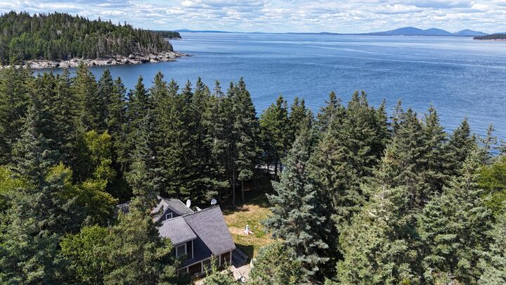 Property Photo: 142 E Point Road ME 04685
