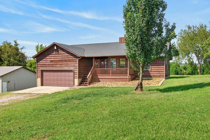 Property Photo:  2467 Outlaw Rd  TN 37191 