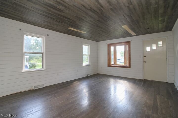 Property Photo:  4484 Nutwood Avenue NW  OH 44483 