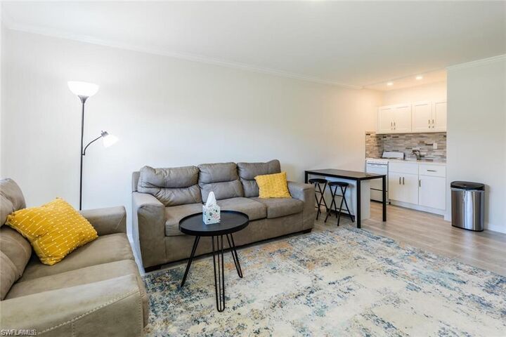 Property Photo:  235 Seaview Ct B3  FL 34145 