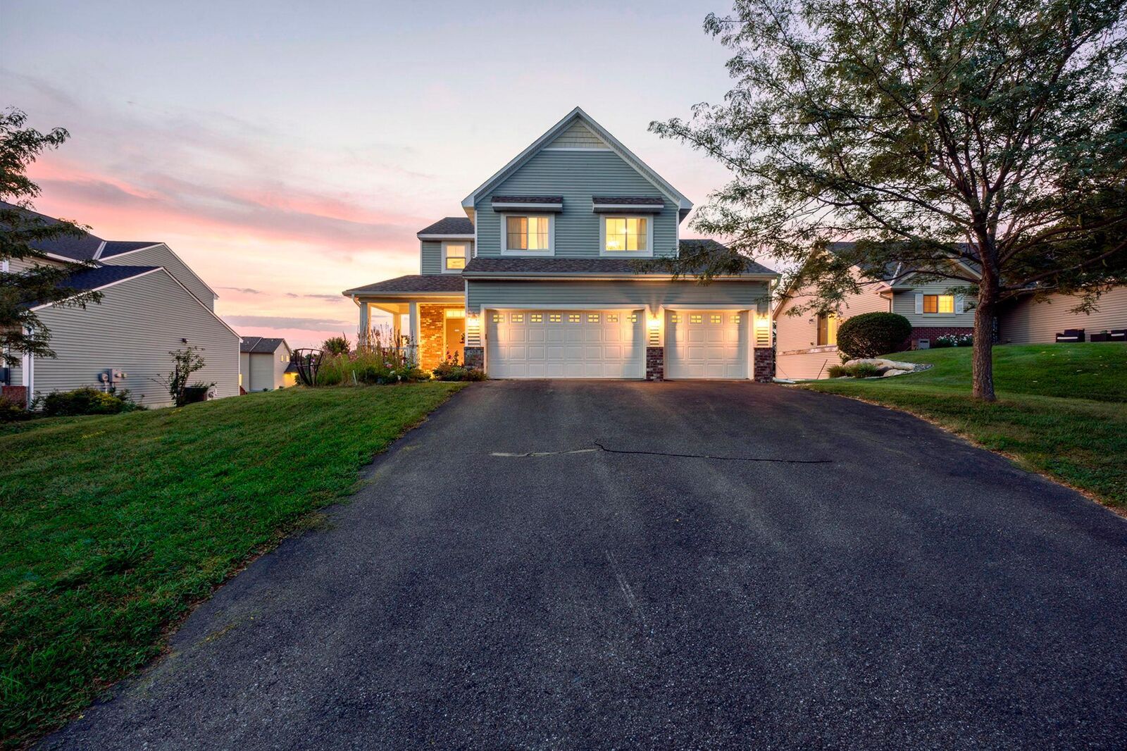 Property Photo:  838 10th Avenue NE  MN 55046 