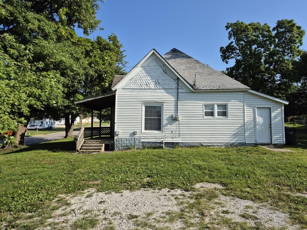 Property Photo: 1214 N Elson MO 63501
