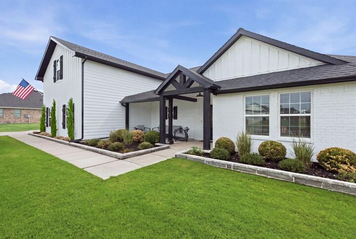 Property Photo: 10216 Finch Road TX 76266