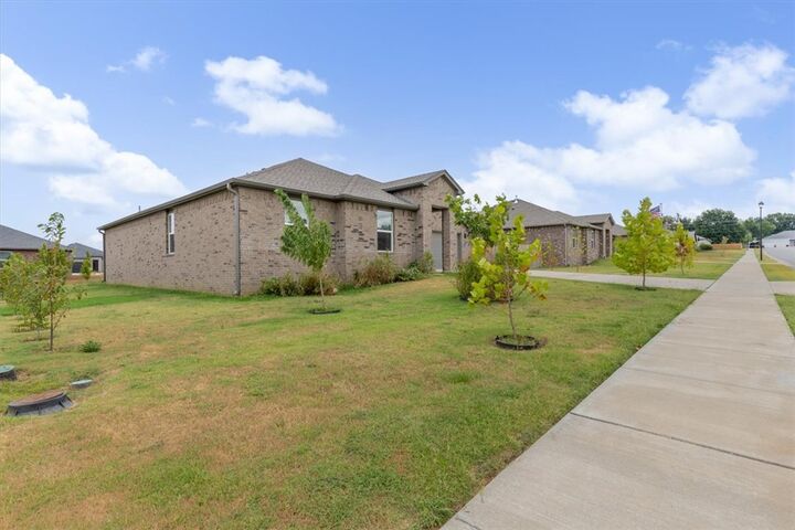 Property Photo: 1022 Emerald Street AR 72753