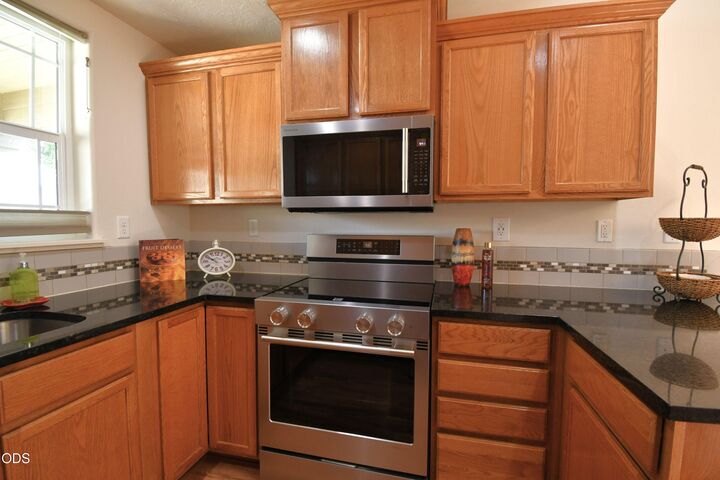 Property Photo: 3172 SW Deschutes Avenue OR 97756