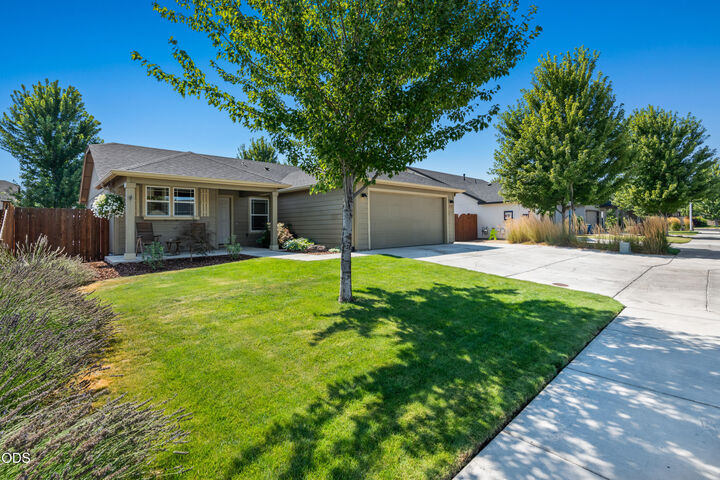 Property Photo:  3172 SW Deschutes Avenue  OR 97756 