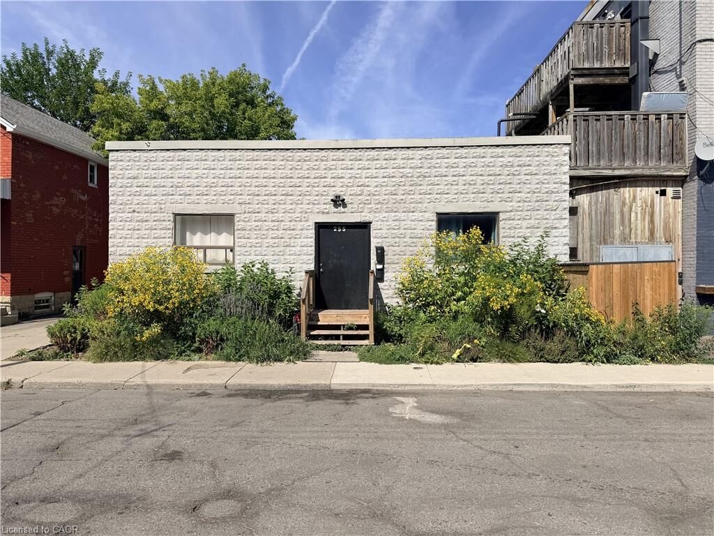 Property Photo:  255 Emerald Street N 5  ON L8L 5L1 