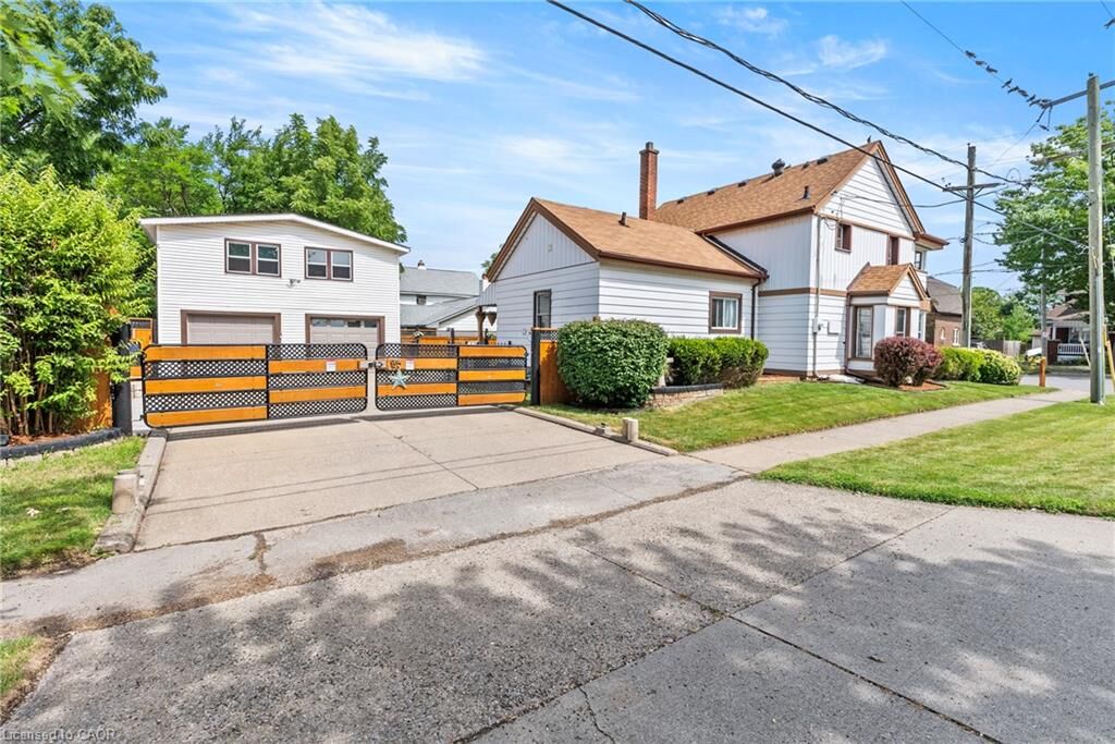 Property Photo:  85 Pine Street S  ON L2V 3L8 