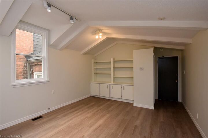Property Photo:  61 King Street W 2  ON L9H 1T5 