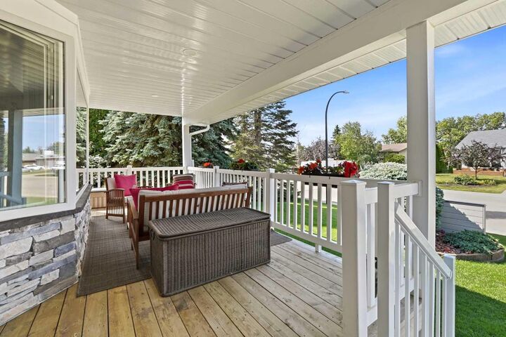 Property Photo: 280 Barrett Drive AB T4R 1H9