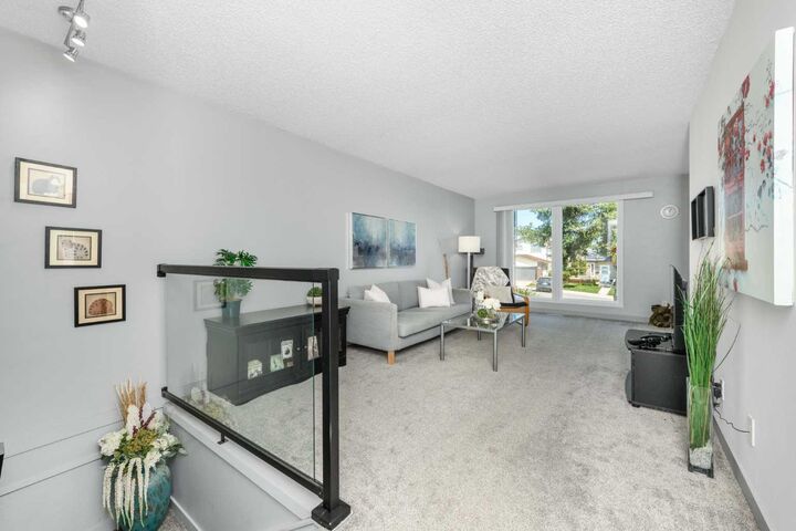 Property Photo: 48 Bermuda Court NW AB T3K 1H3