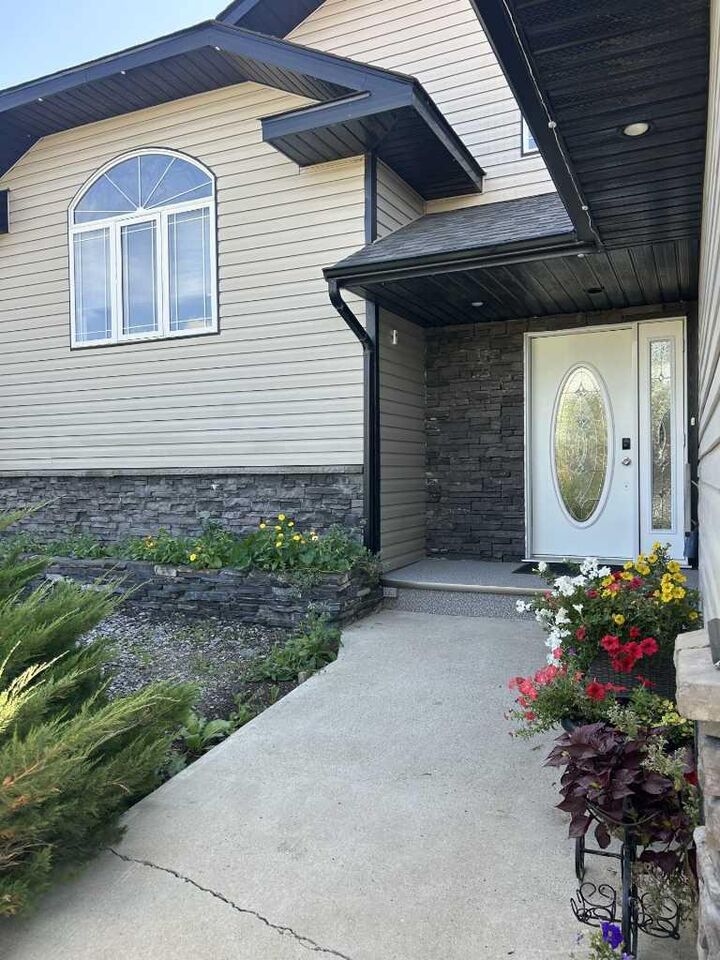 Property Photo: 173 Westview Crescent AB T0K 0G0