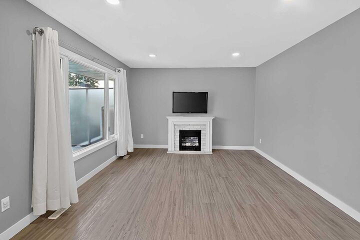 Property Photo: 2110 15 Avenue S AB T1K 0X3