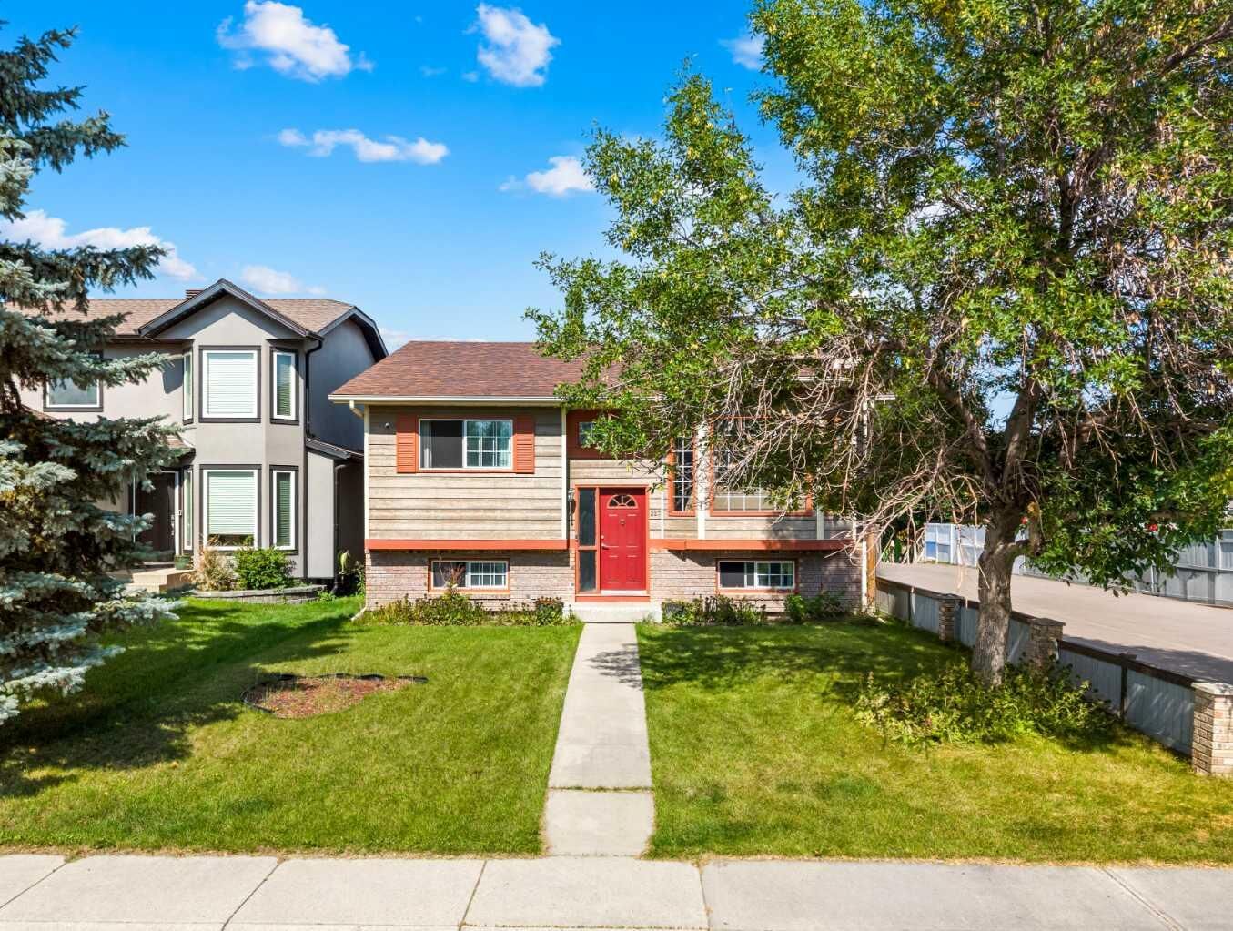Property Photo: 327 Shawbrooke Circle SW AB T2Y 2Z8
