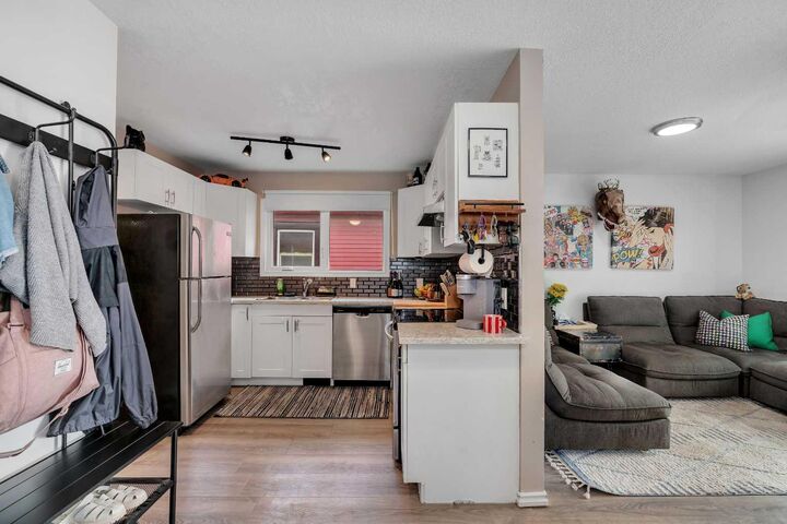 Property Photo:  6224 18A Street SE  AB T2C 0N1 