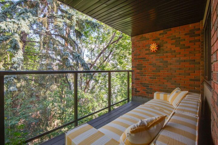 Property Photo: 354 2 Avenue NE 404 AB T2E 0E4