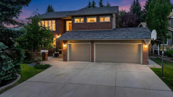 Property Photo: 15 Woodacres Way SW AB T2W 4W2