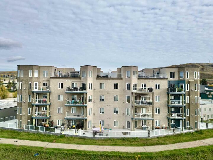 Property Photo:  9810 94 Street 202  AB T8S 0A1 