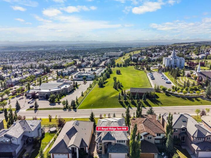 Property Photo: 31 Royal Ridge Terrace NW AB T3G 5Y9