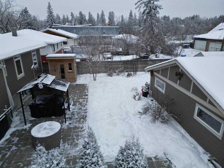 Property Photo: 716 55 Avenue SW AB T2V 0G3