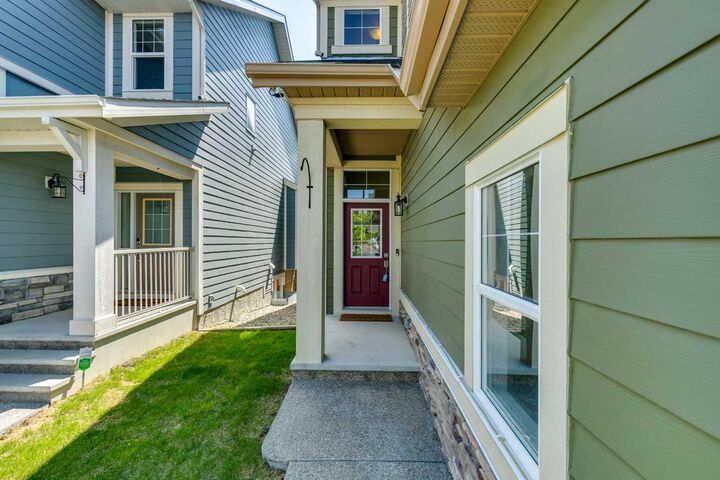 Property Photo: 33 Sundown Grove AB T4C 0X7