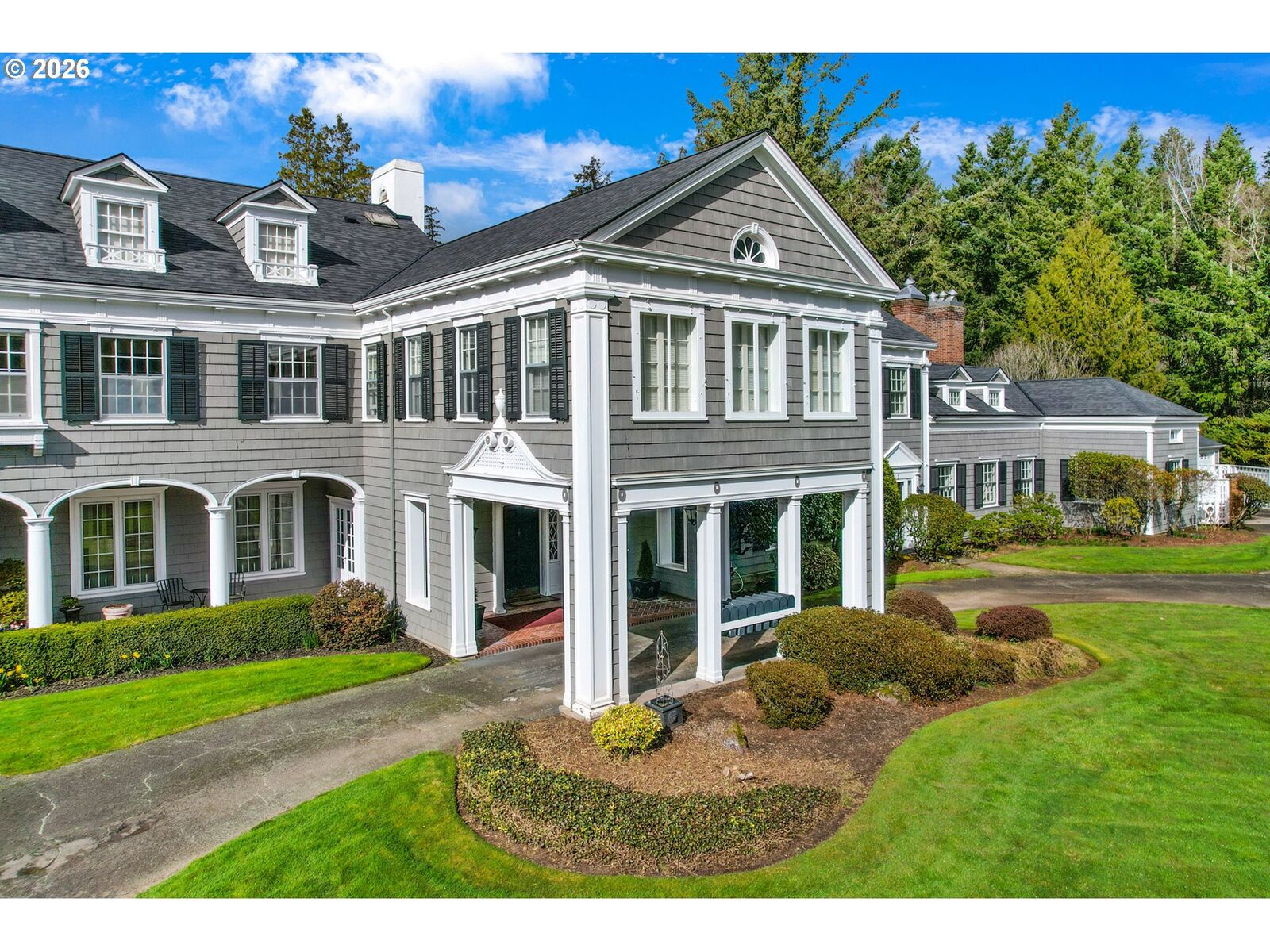 Property Photo: 3707 SW 52nd Pl 7 OR 97221