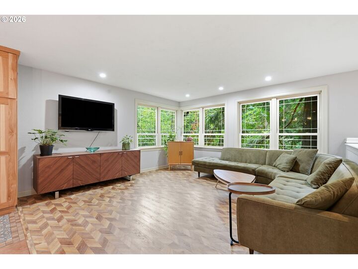 Property Photo: 7325 SE Barbara Welch Rd OR 97236