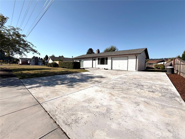 Property Photo: 3430 Olive Way WA 98632