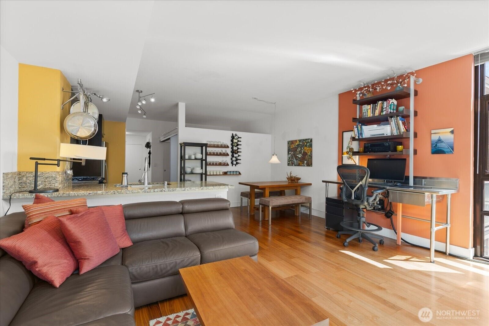 Property Photo:  2911  2nd Avenue 517  WA 98121 