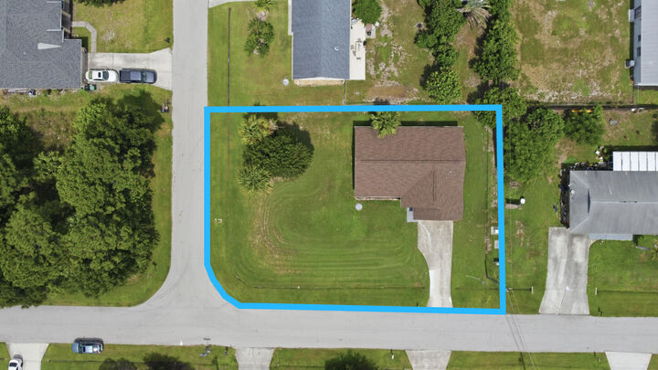 Property Photo: 4057 SW Haycroft Street FL 34953
