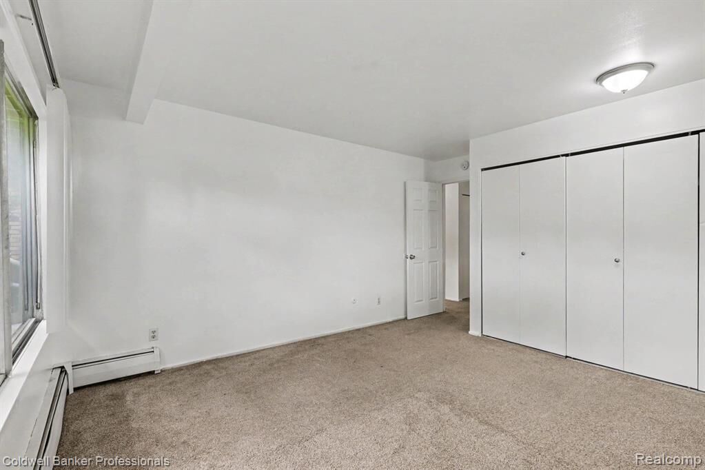 Property Photo: 207 Ballard St Street 101 MI 48197