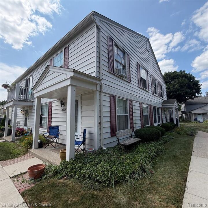 Property Photo:  2926 Meadowbrook Court C  MI 48360 
