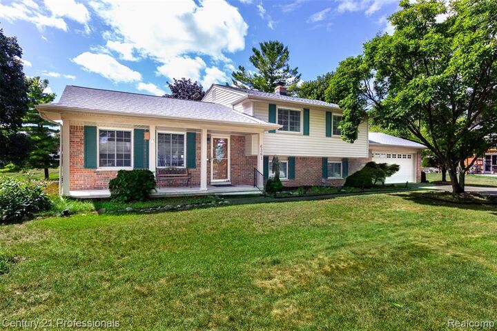 Property Photo:  6361 Emerald Lake Drive  MI 48085 