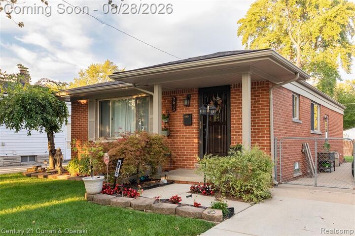 Property Photo: 5635 Clippert Street MI 48125