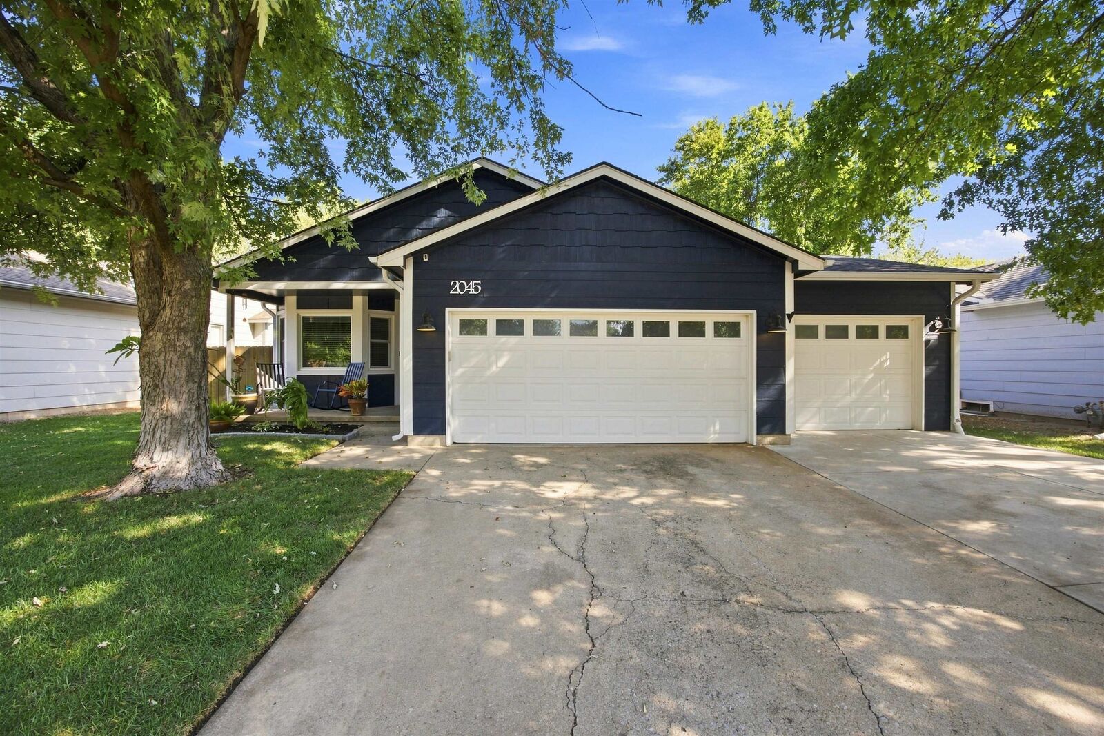 Property Photo:  2045 N Parkridge Ct  KS 67212 
