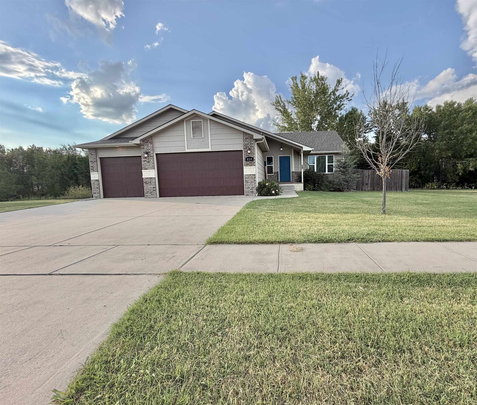 Photo de la propriété:  814 N Homestead Dr  KS 67152 
