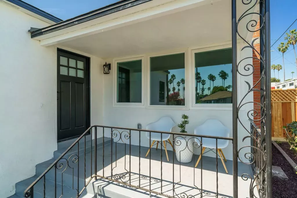 Property Photo:  5419 S Rimpau  CA 90043 
